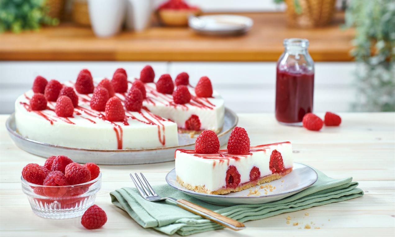 Torta con ingredienti vegetali e lamponi