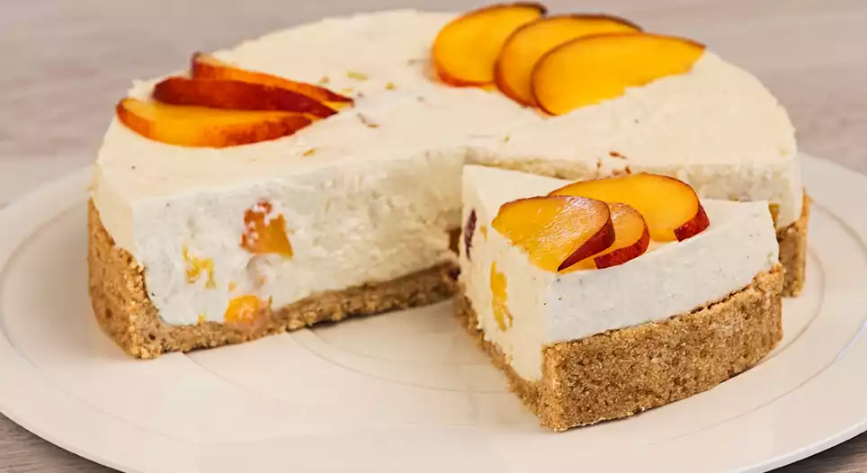 Cheesecake alle pesche con fiori eduli - Cookidoo® – la nostra