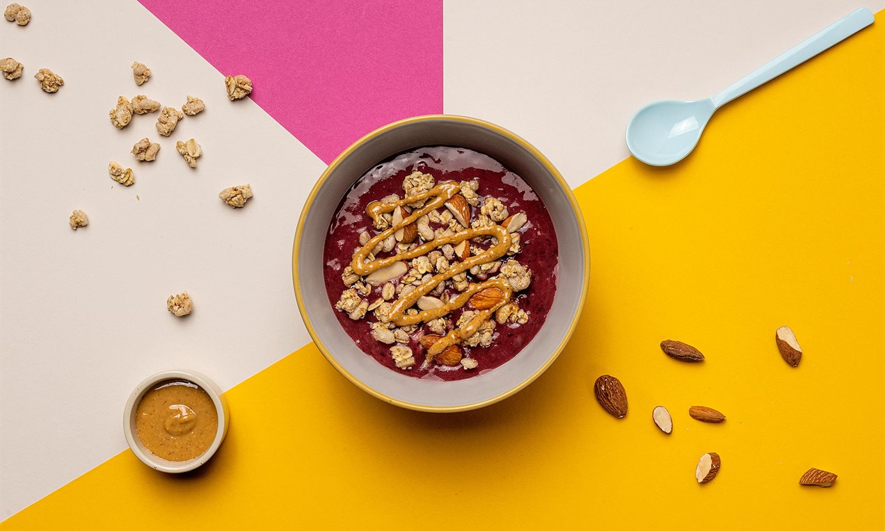 Porridge con fragole e burro d'arachidi